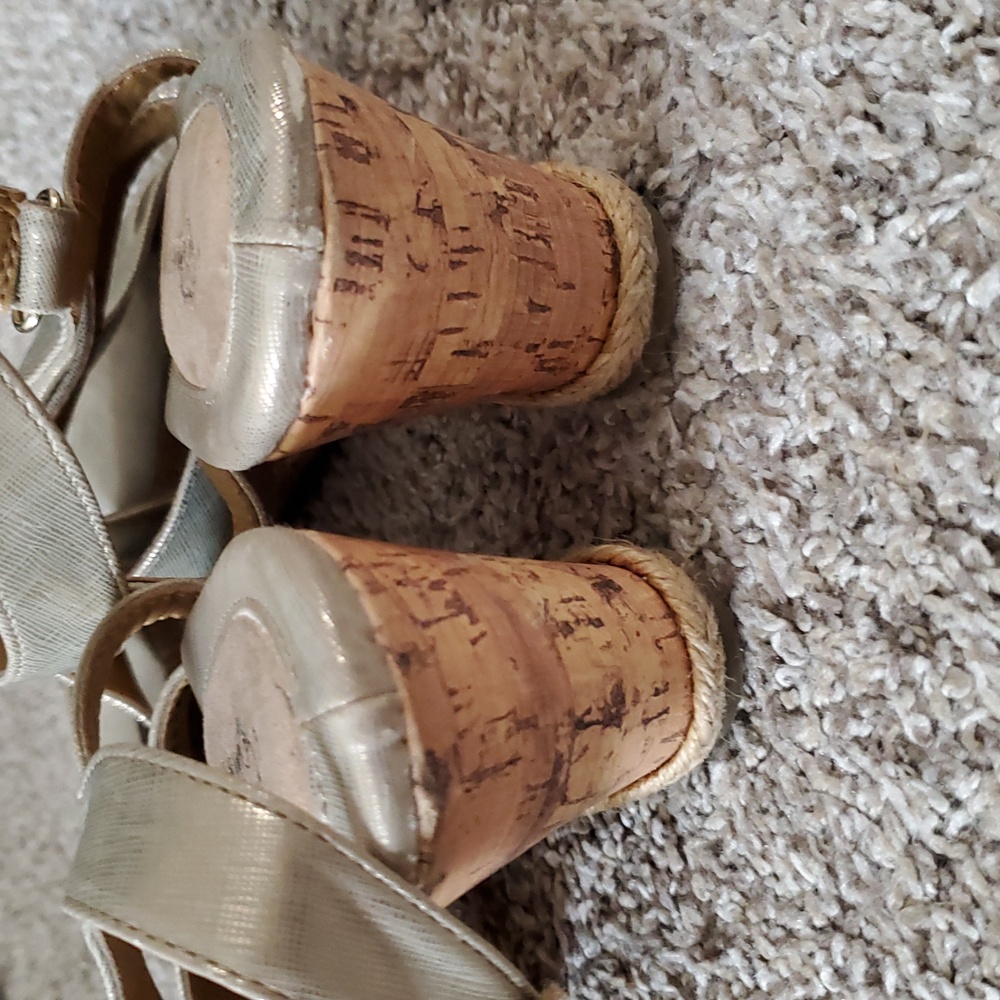 Metallic Wedge Sandals - Picture 5 of 8